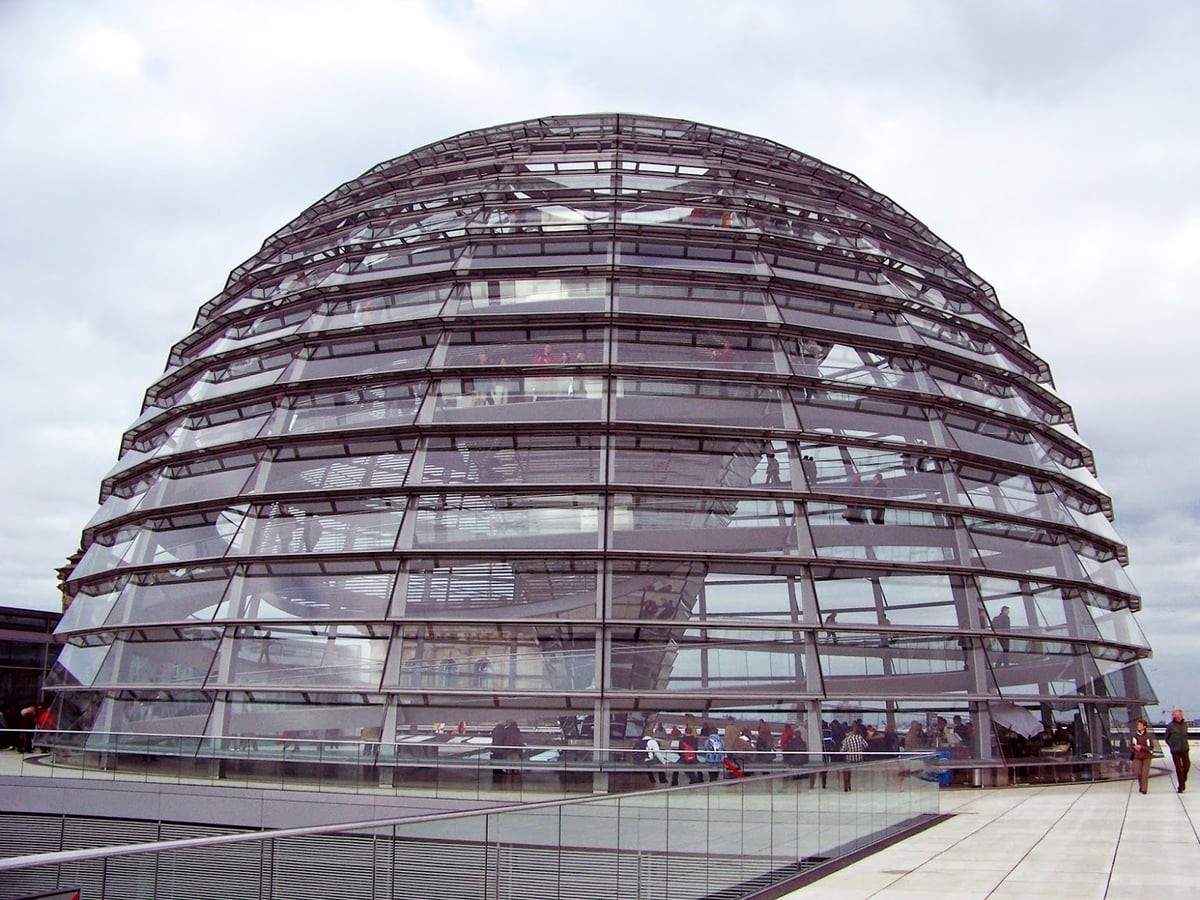 Cúpula de cristal del Reichstag vista desde el exterior.