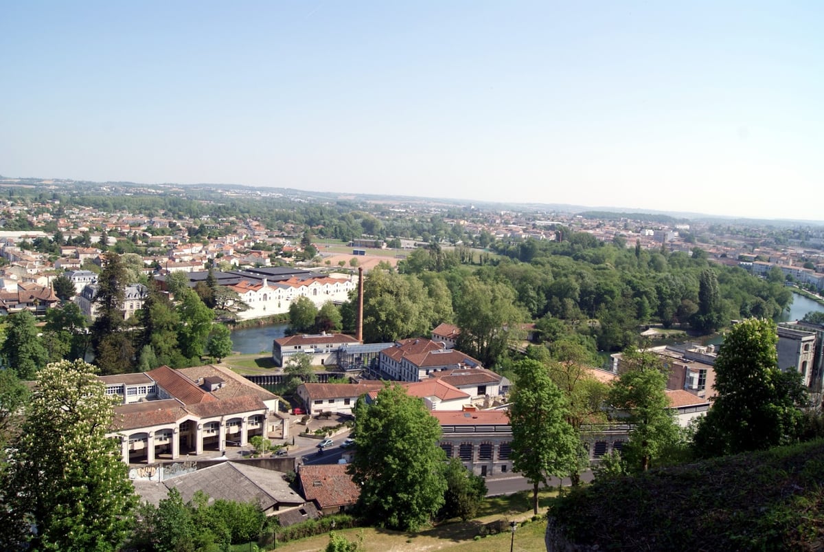 Panorámica de Angulema desde un punto elevado.
