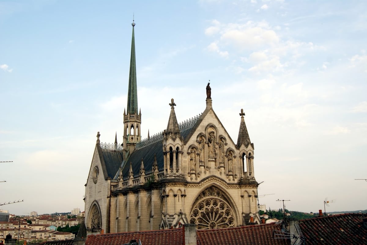 Iglesia de estilo gótico en Angulema