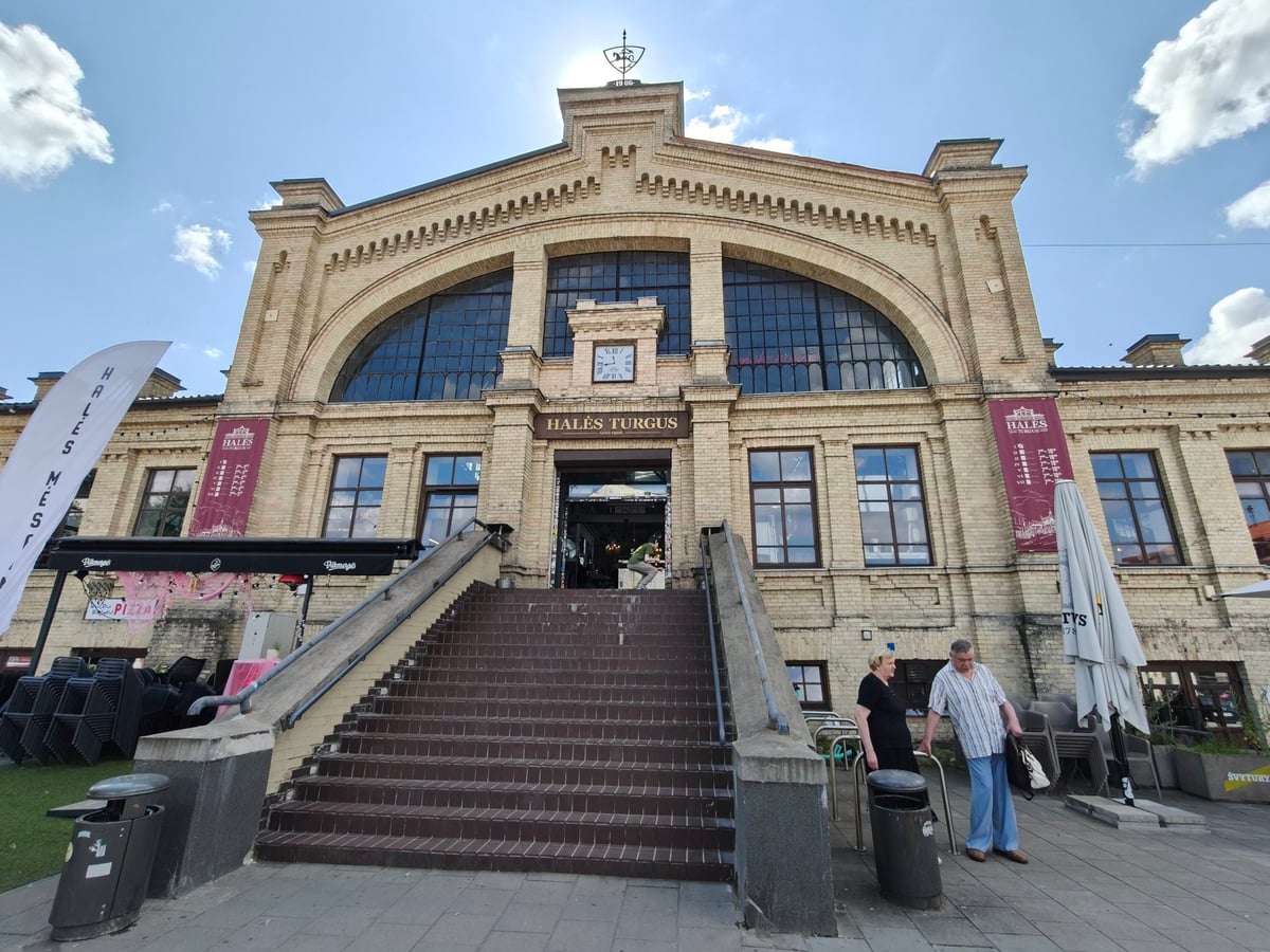 Fachada del mercado de Halės, en Vilna