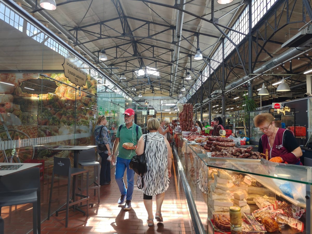 Puestos del interior del mercado de Halės