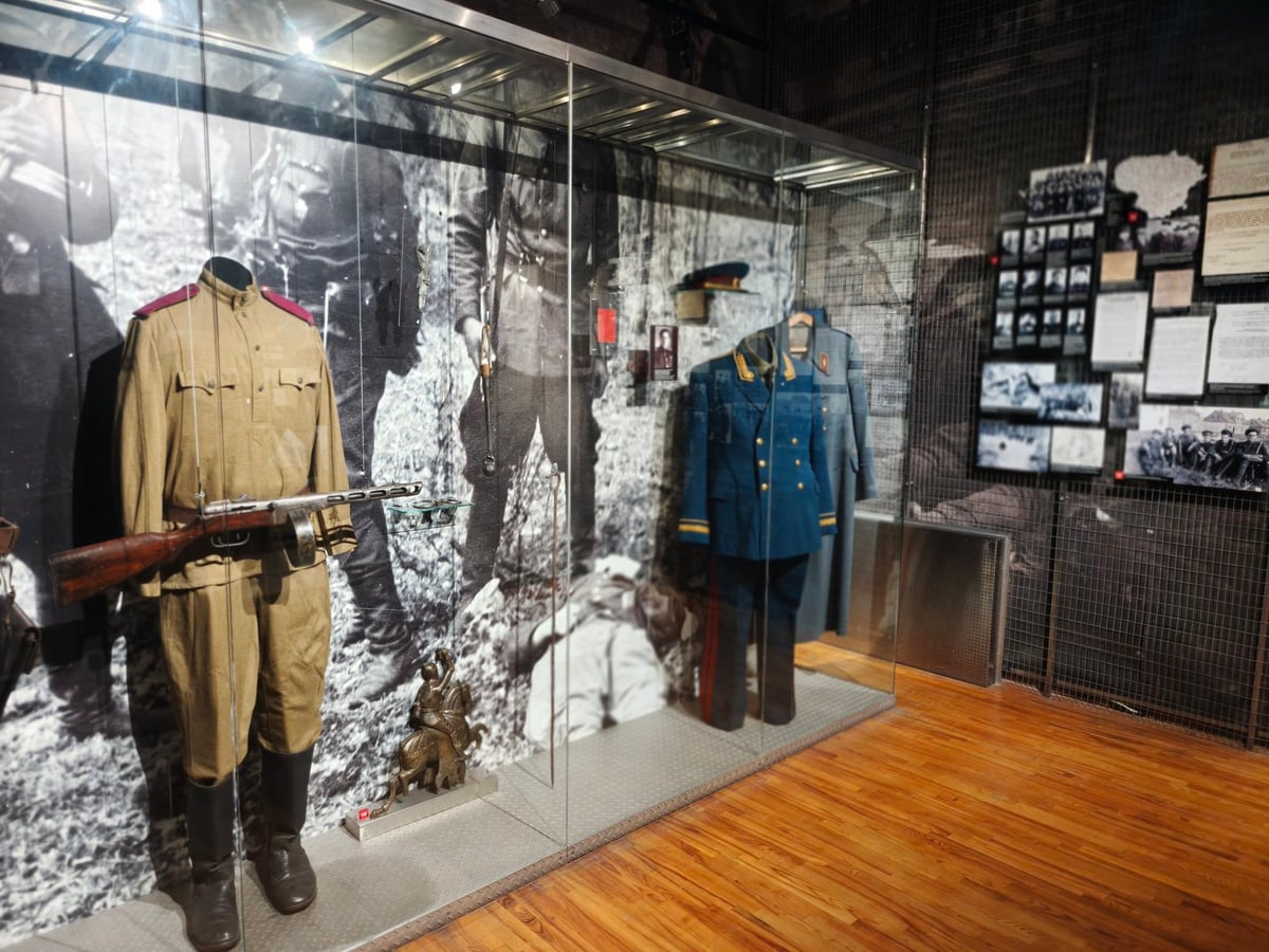 Fachada del museo de las víctimas del genocidio, en la antigua sede del KGB