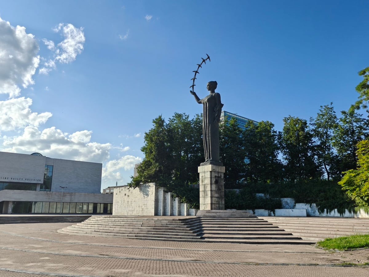Rascacielos de cristal del centro de negocios de Vilna