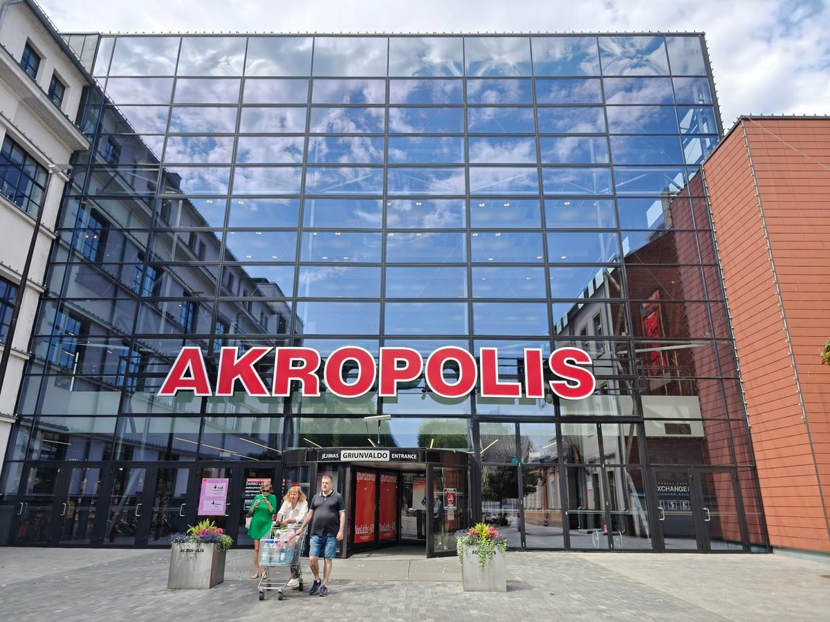 Estructuras de ladrillo preservadas dentro del centro comercial Akropolis, en Kaunas