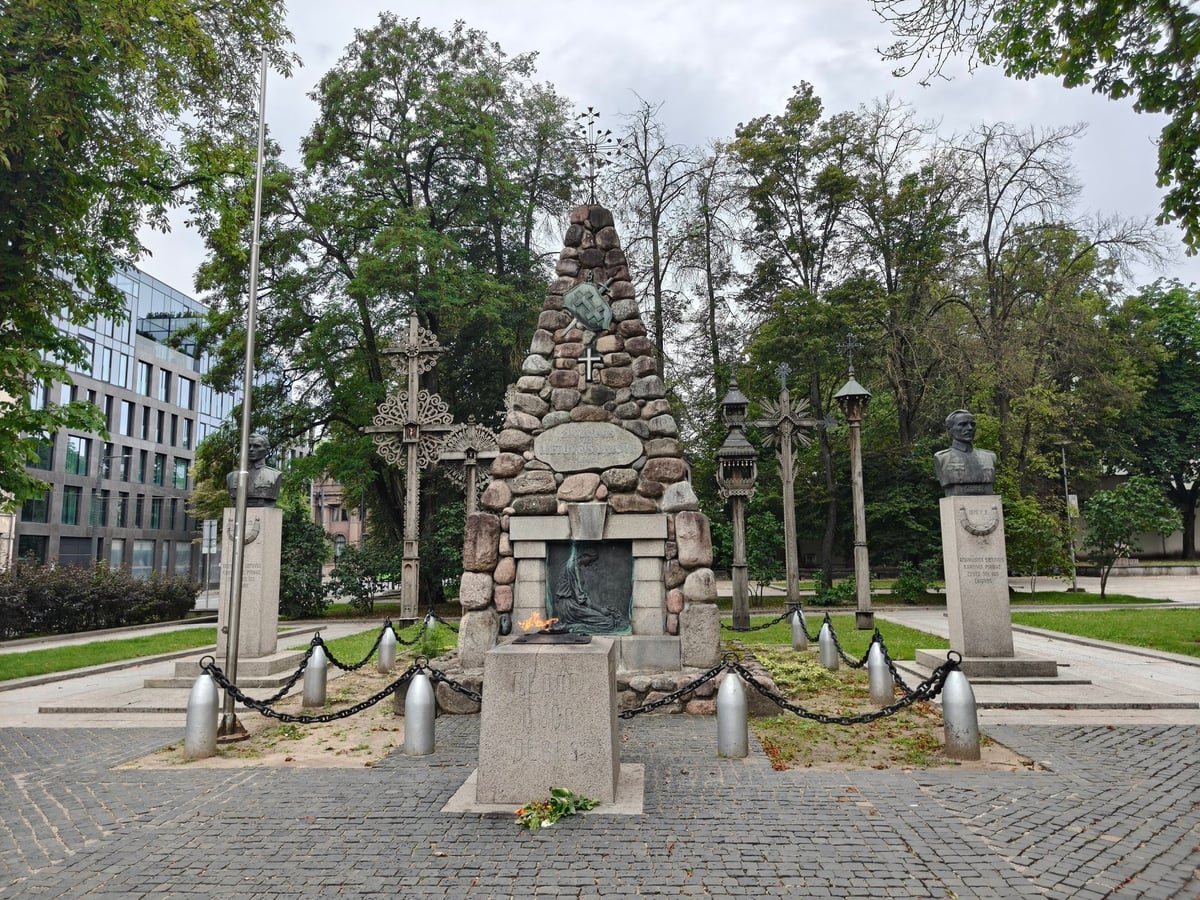 El carillón de la torre del museo de la guerra Vytautas el Grande