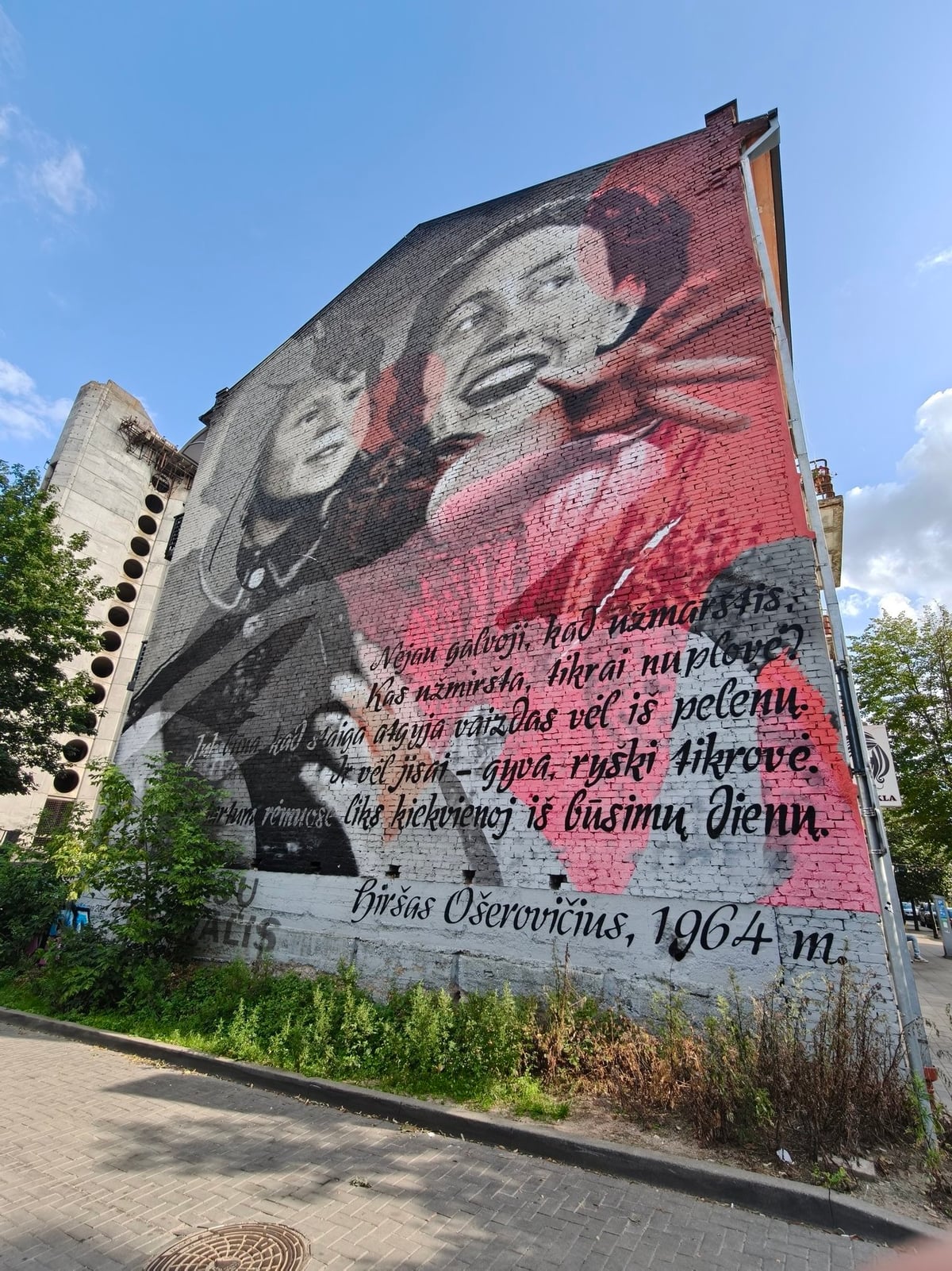 Mural con humor en una calle de Kaunas