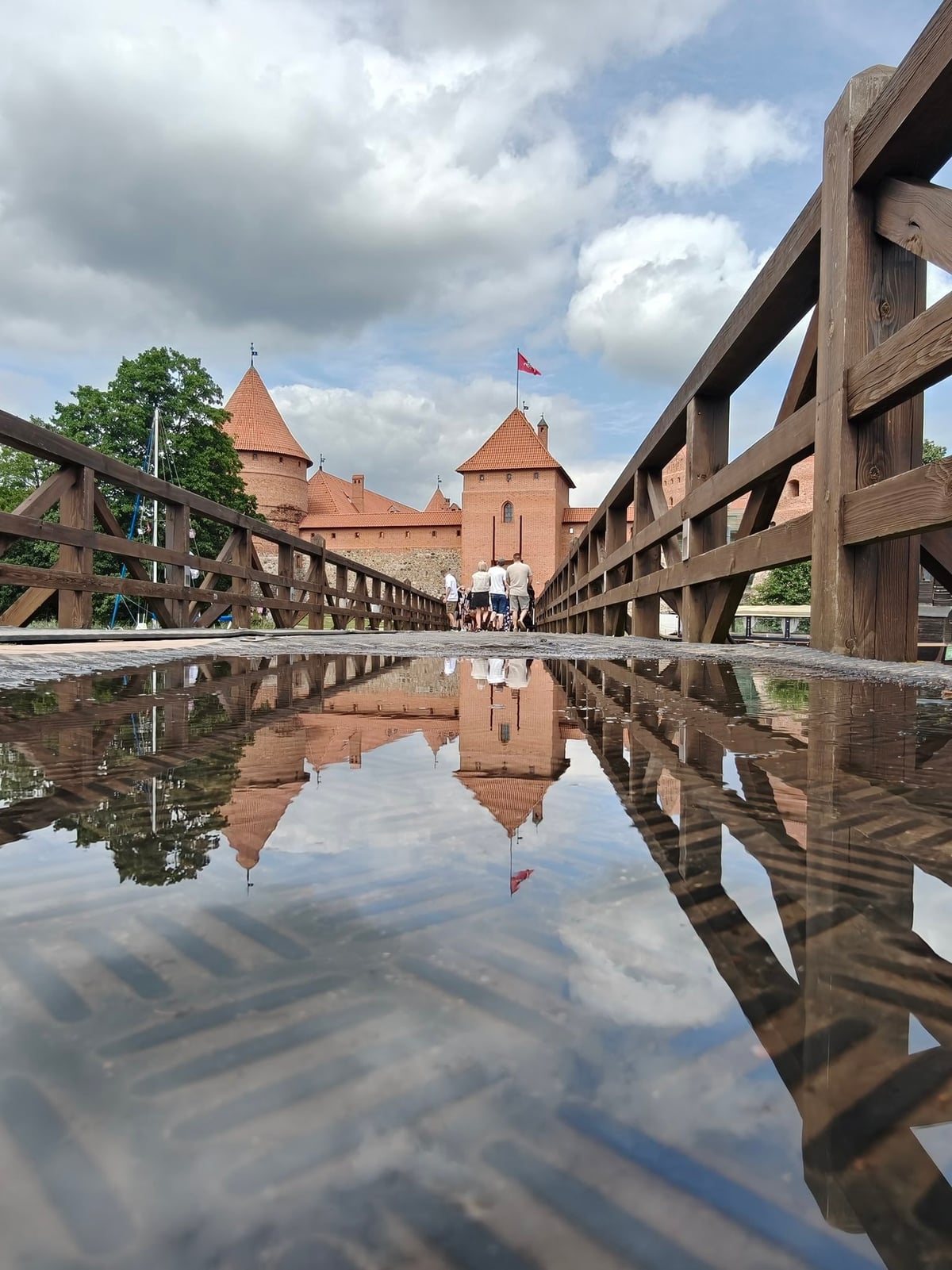 Patio de acceso del castillo de Trakai