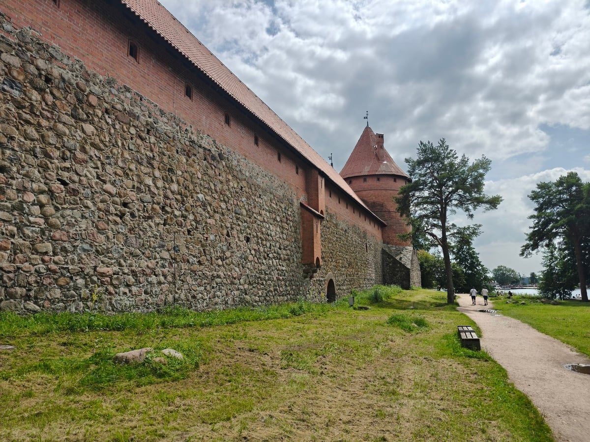 El lago Galvė rodeando el castillo de Trakai