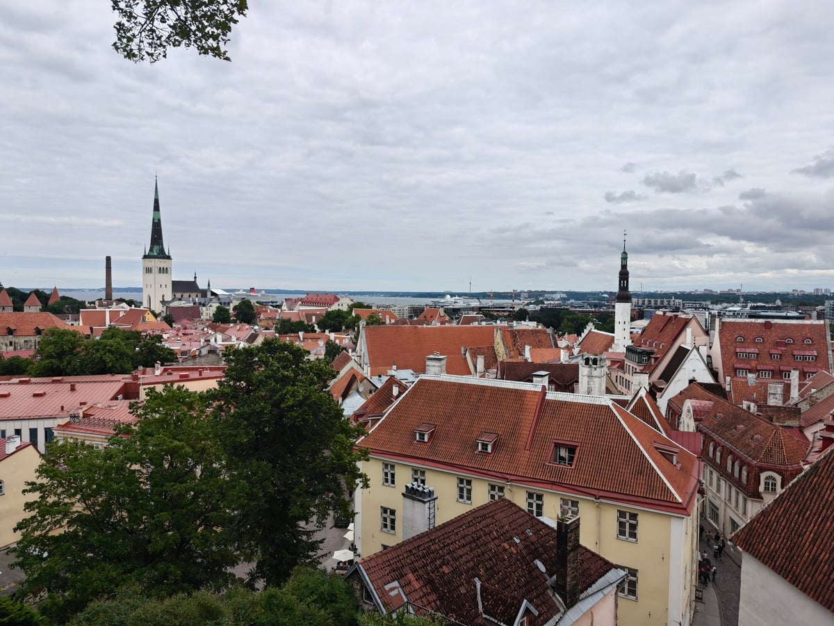 Pikk jalg, la Pierna Larga, en Toompea