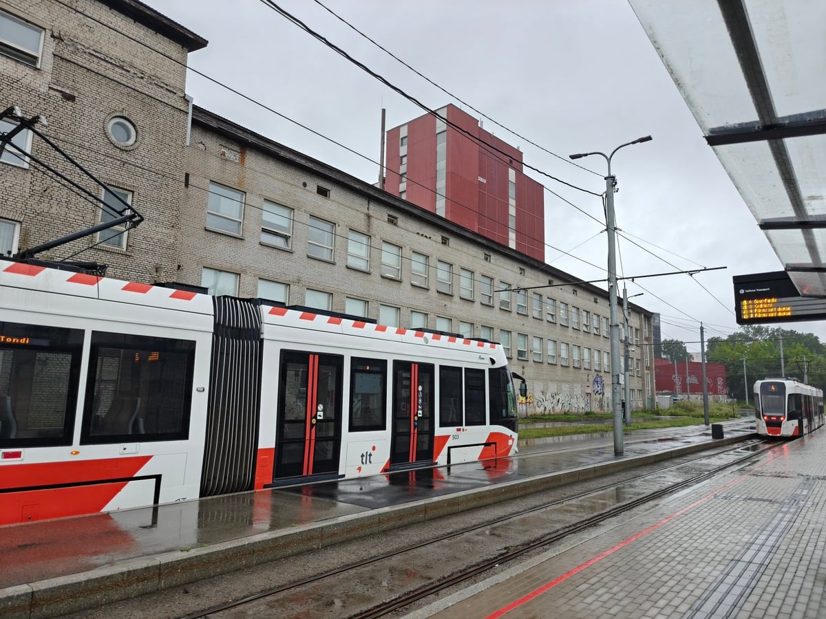 Vistas de Tallin desde el tranvía, en la ruta improvisada del día de lluvia
