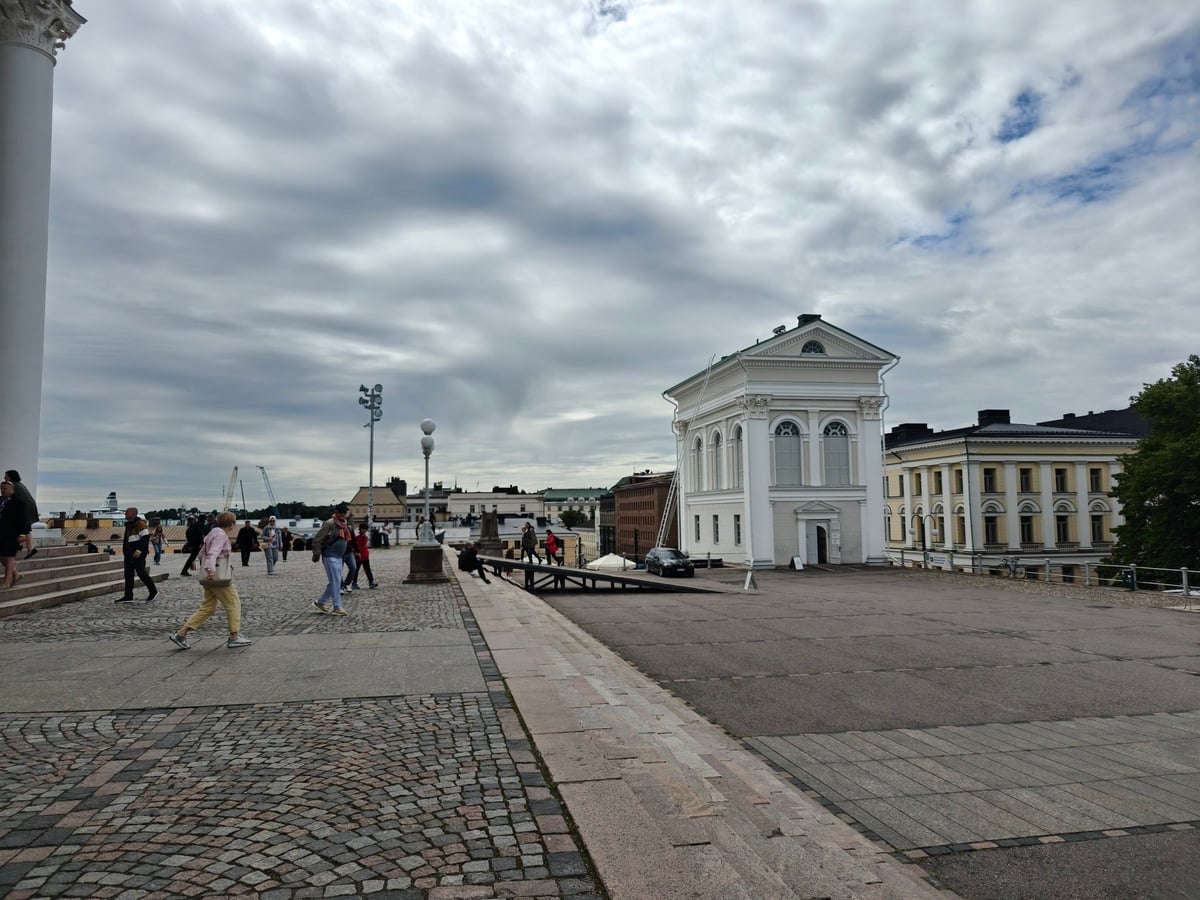 La universidad de Helsinki, en la plaza del Senado