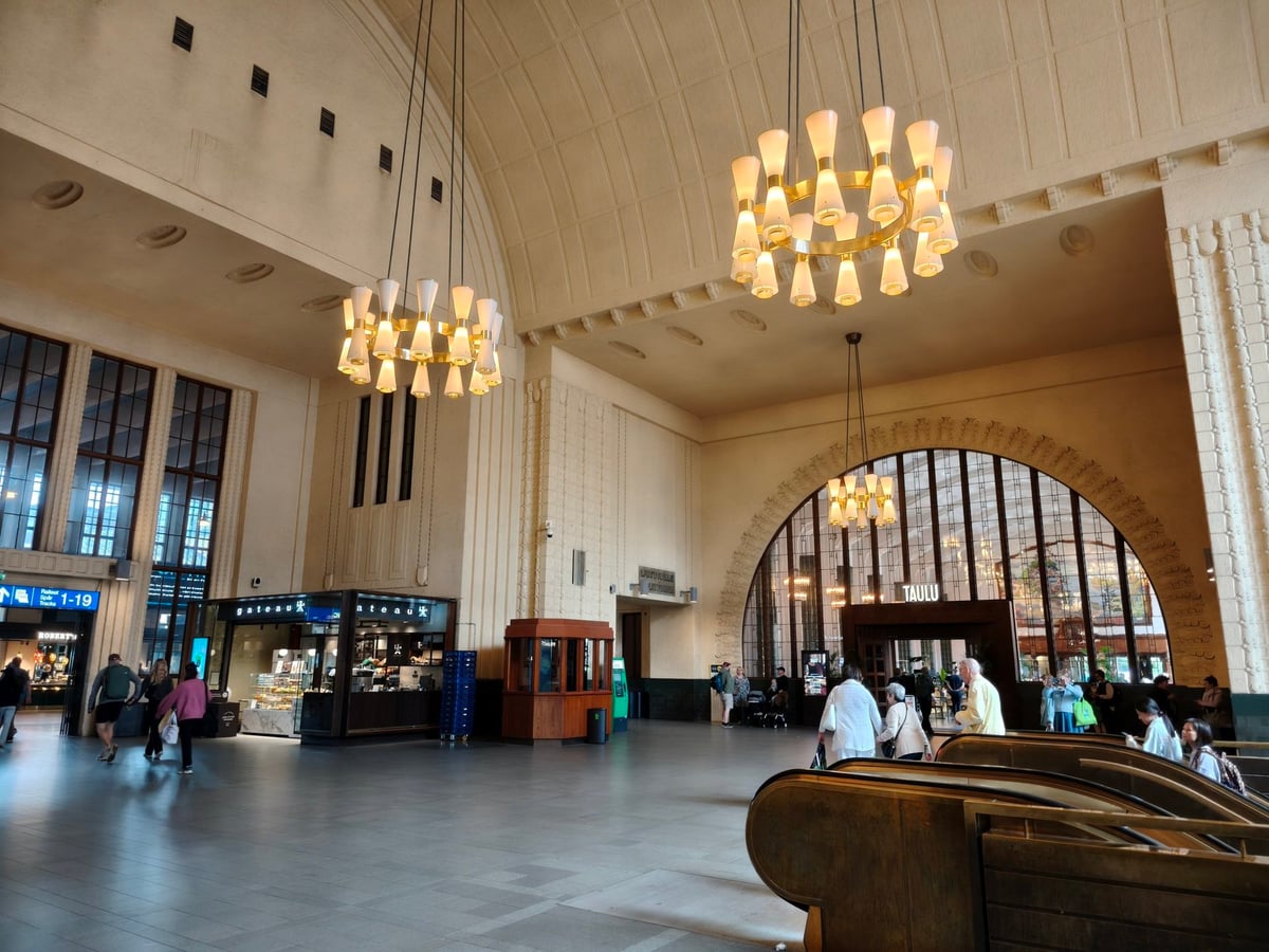 Interior de la estación de tren de Helsinki