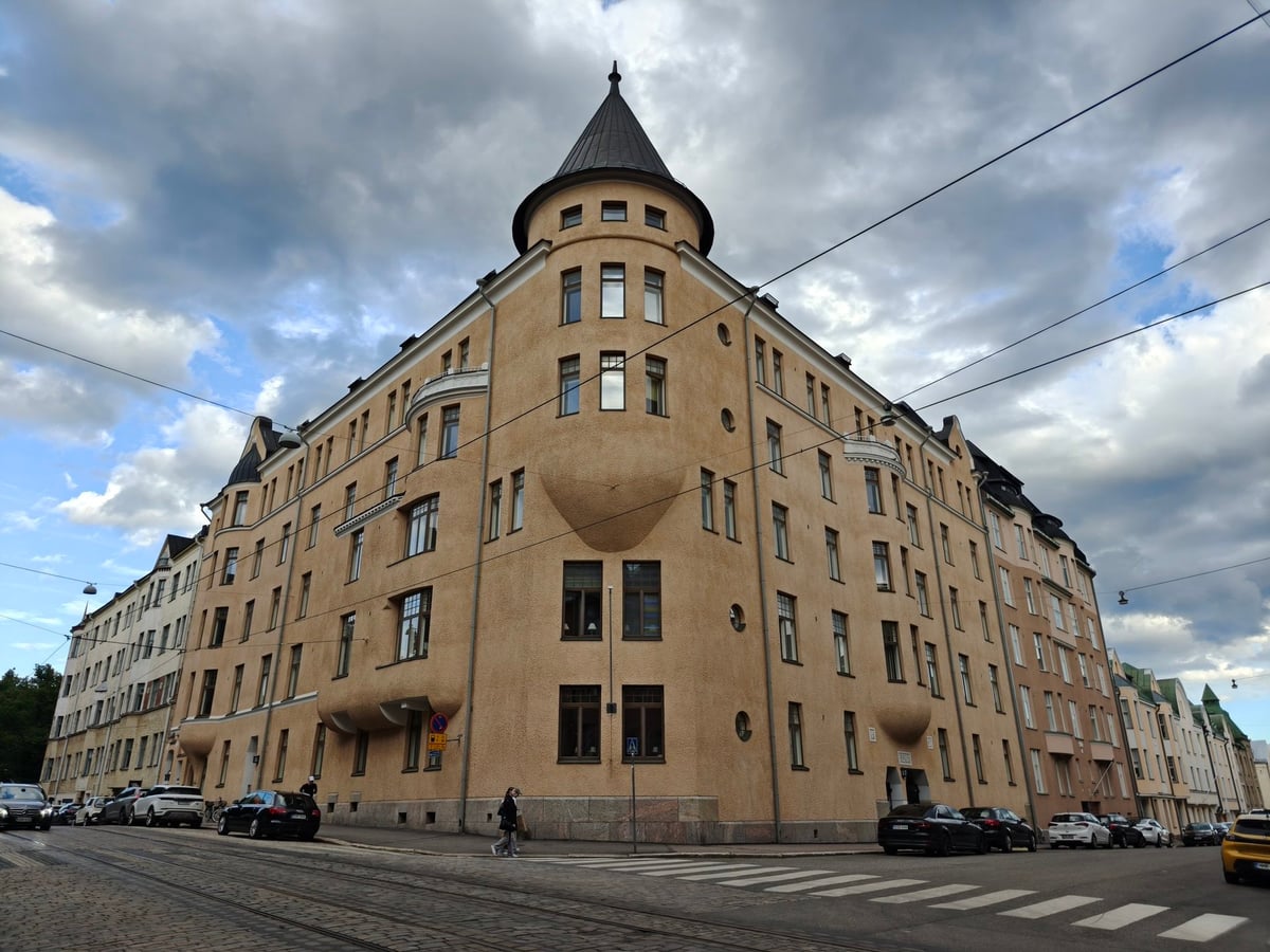 Otro edificio del paseo por Helsinki
