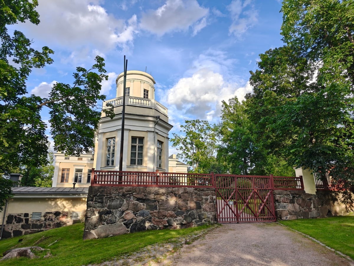 Última calle del paseo por Helsinki, camino del muelle