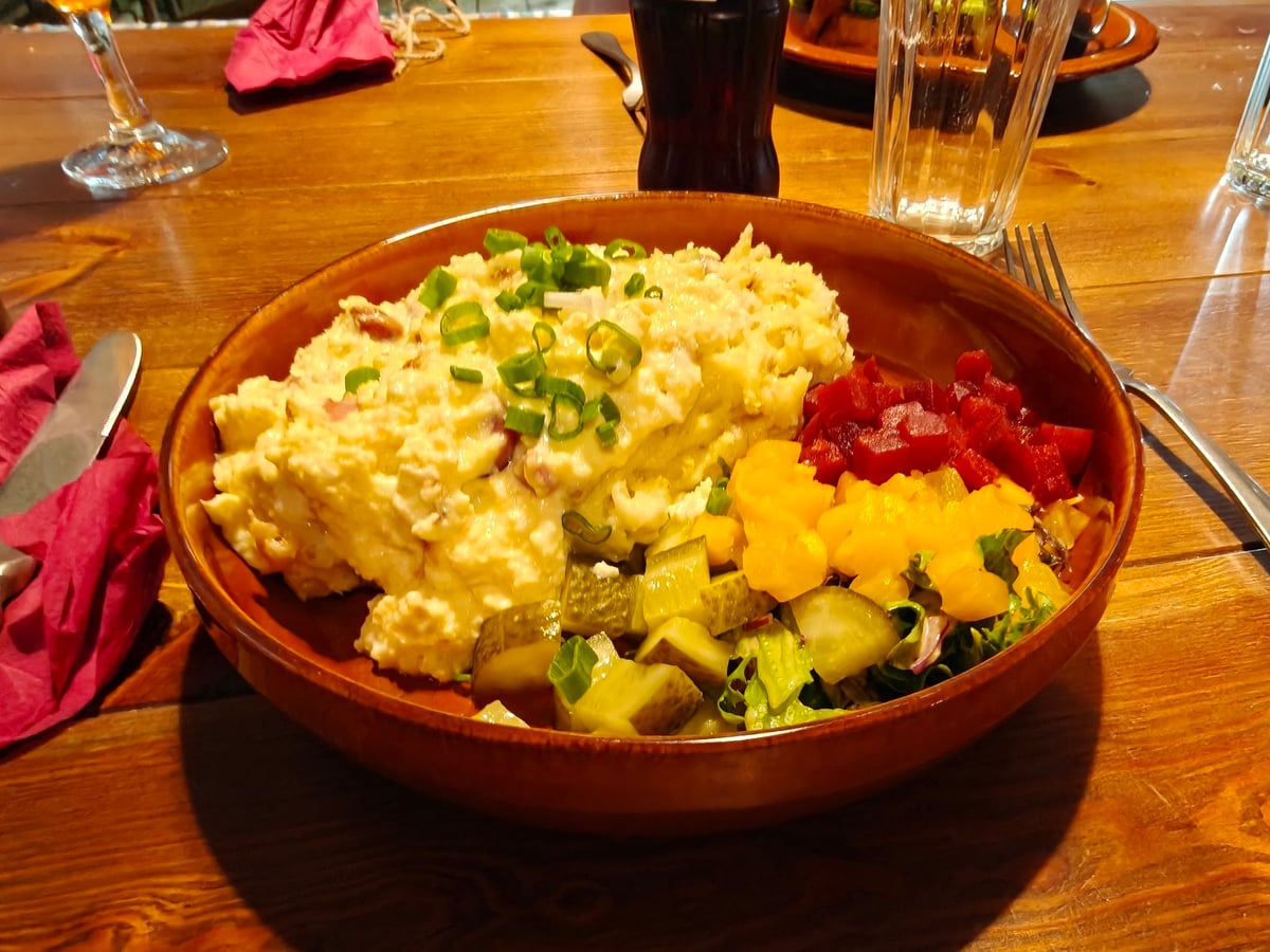 Platos de la cocina estonia rural, en Altja kõrts