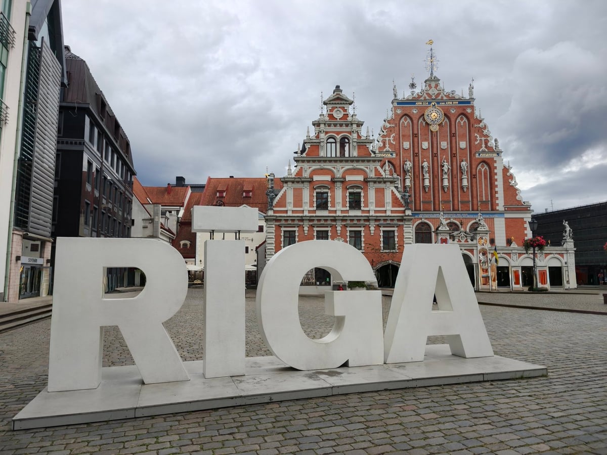 Las letras de Riga, en la plaza del casco antiguo