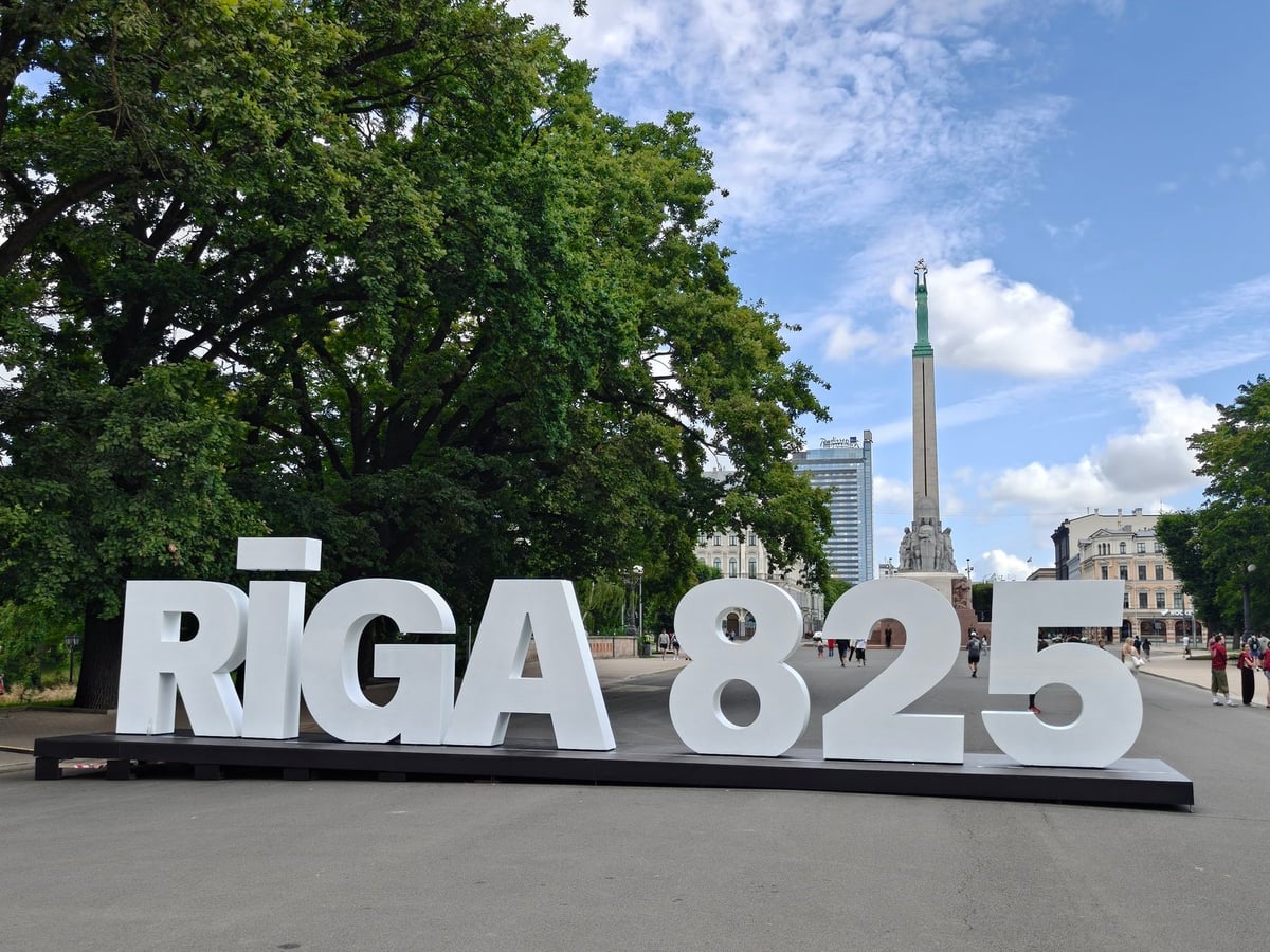 El parque de Bastejkalns, en Riga