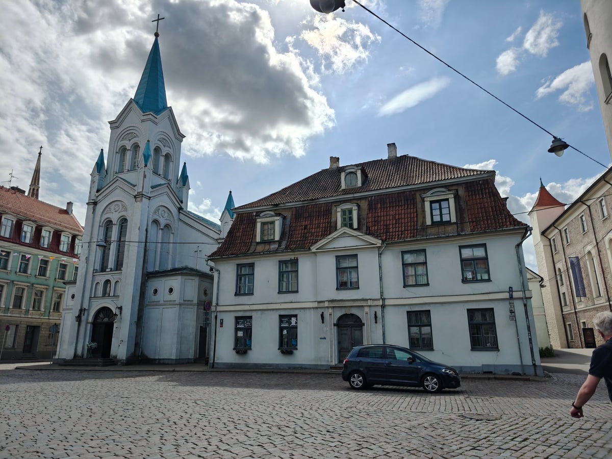 La catedral de Riga, presidiendo la plaza