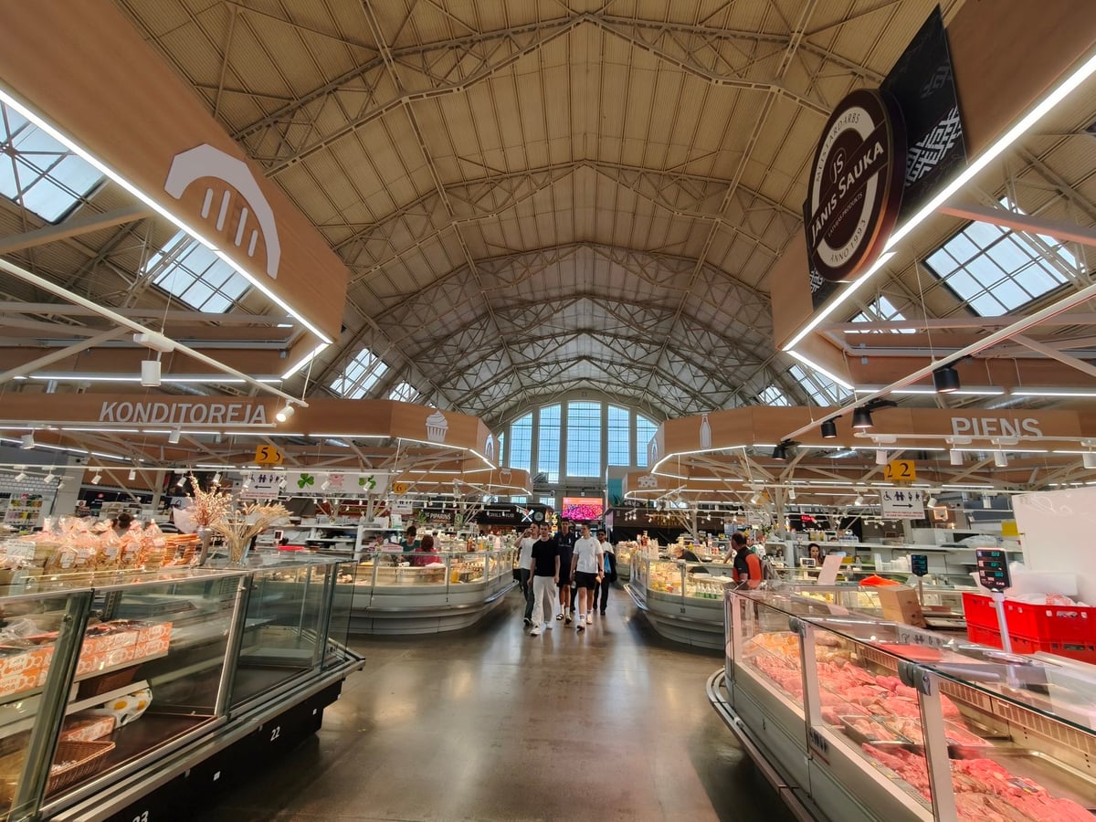 Uno de los pabellones del mercado central de Riga