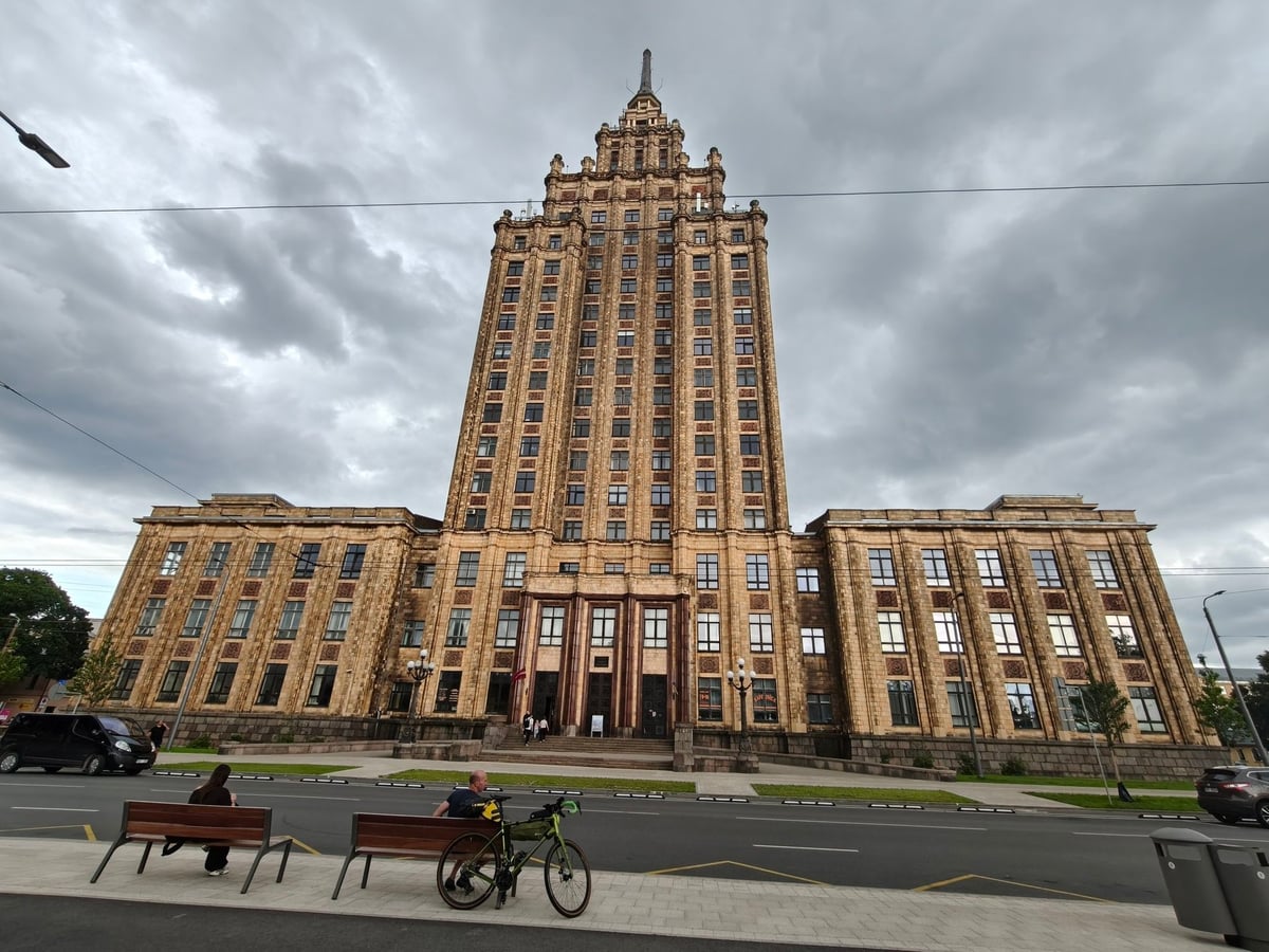El edificio de la Academia de Ciencias, la Tarta de Cumpleaños de Stalin