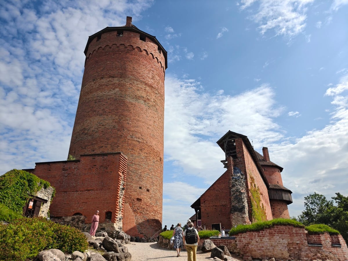 El recinto del castillo de Turaida