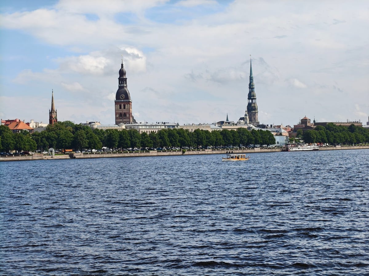 Riga vista desde la otra orilla del Daugava