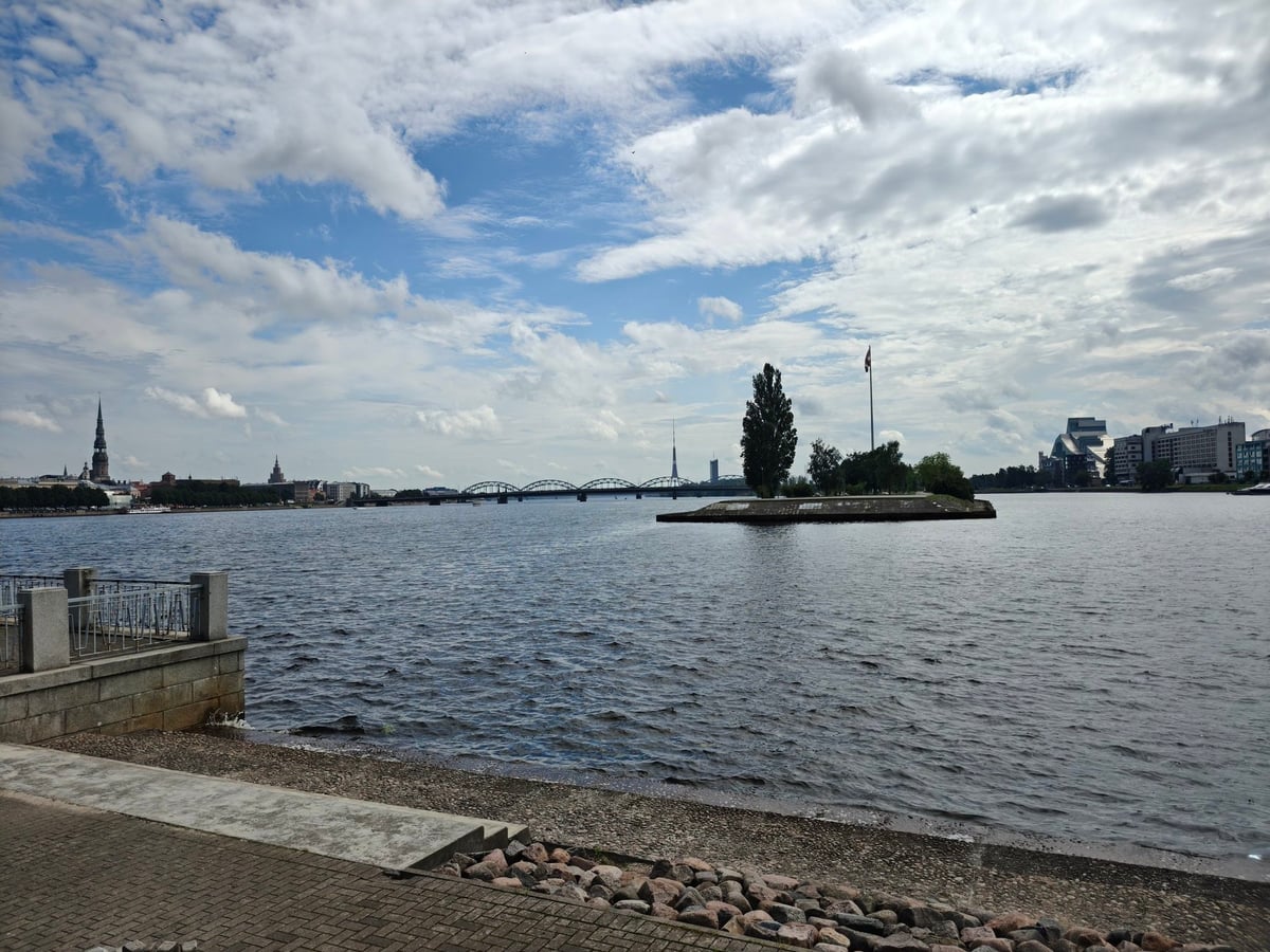 Klīversala, en la orilla izquierda del Daugava