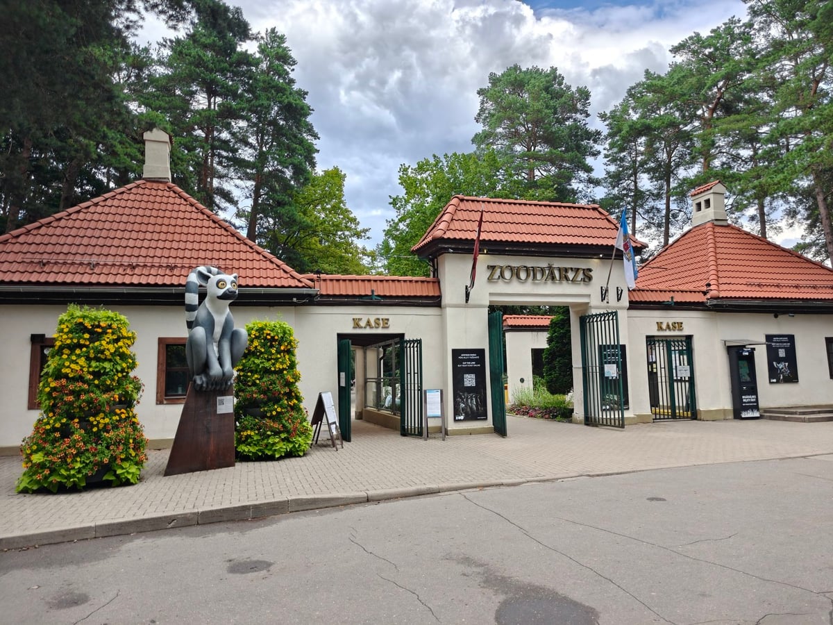 Entrada al zoo de Riga