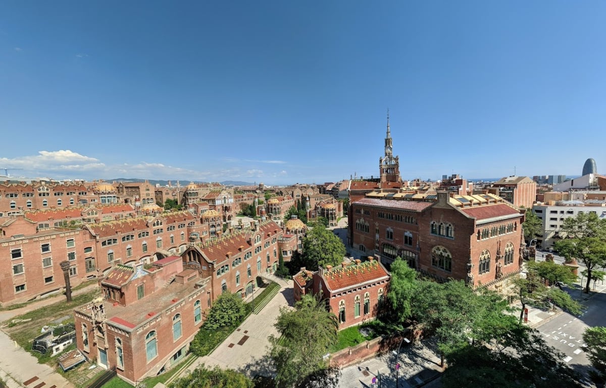 Vista panorámica de Barcelona desde una zona elevada