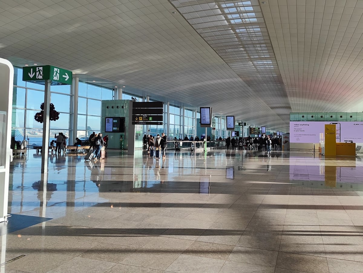 Interior de una terminal de aeropuerto