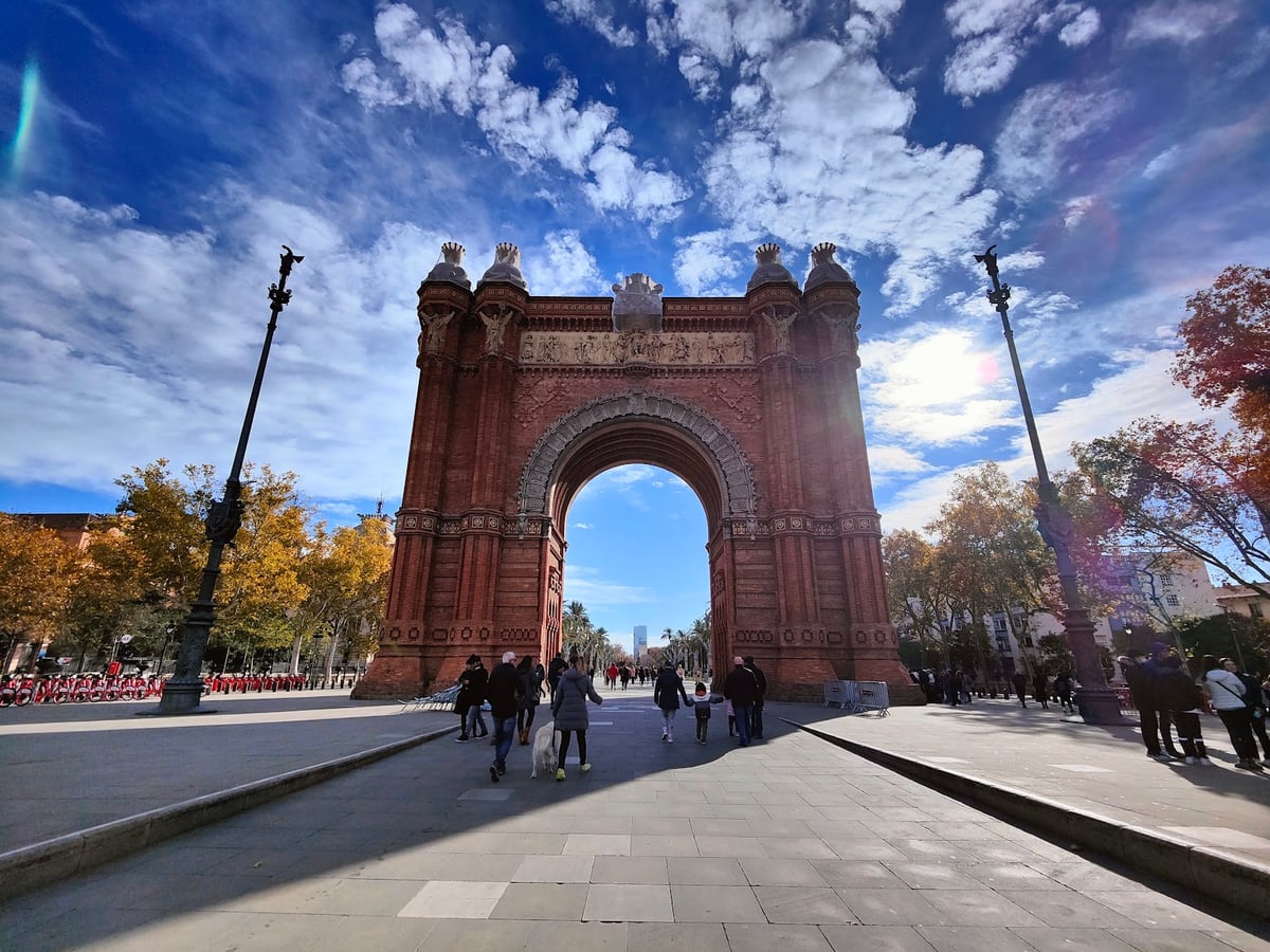 Arco de Triunfo de Barcelona visto de frente