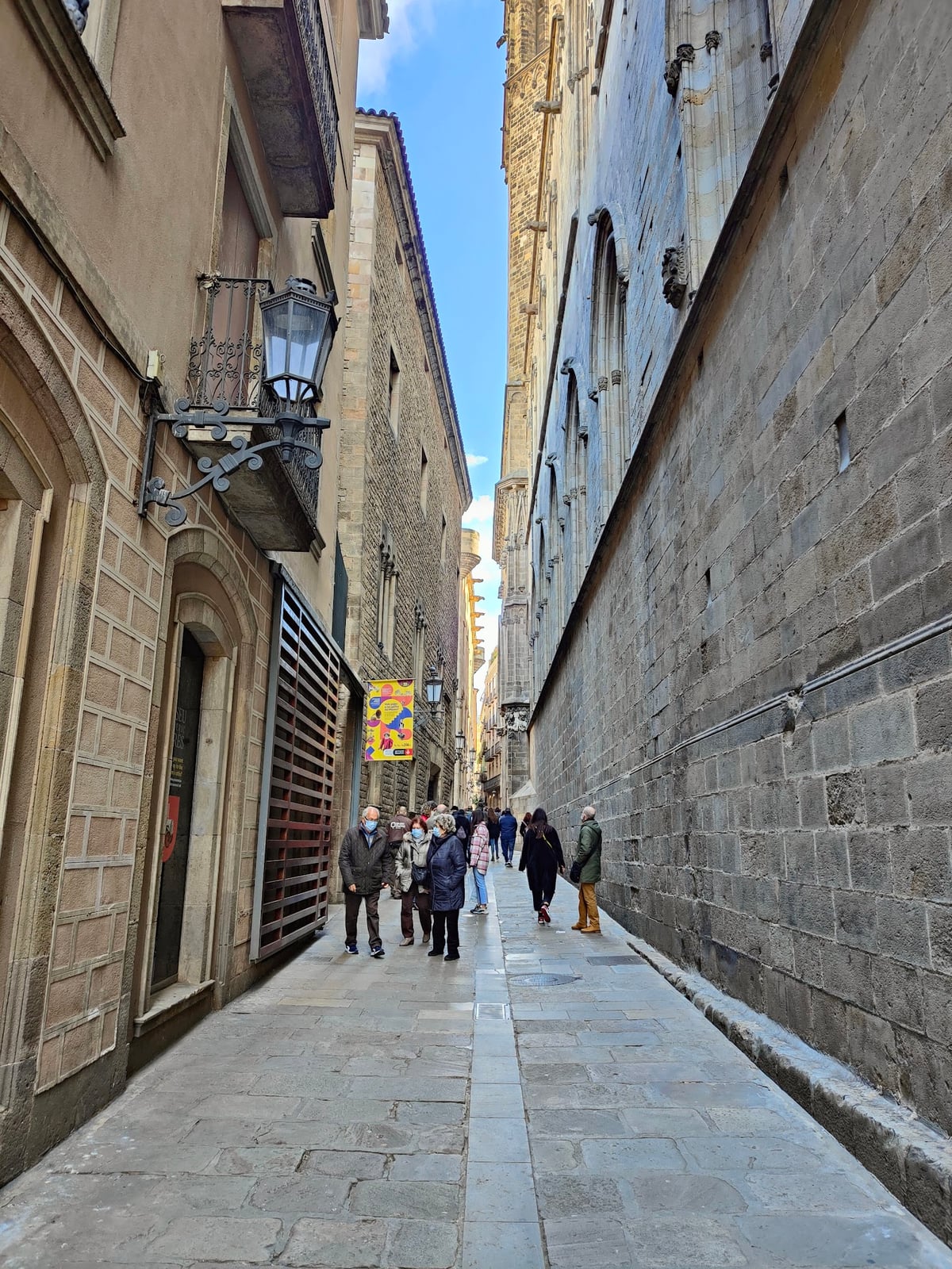 Calle estrecha del Barrio Gótico