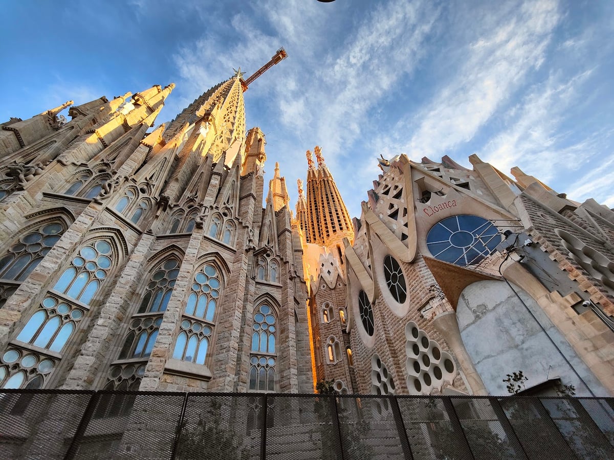 Panorámica urbana de Barcelona desde un punto elevado