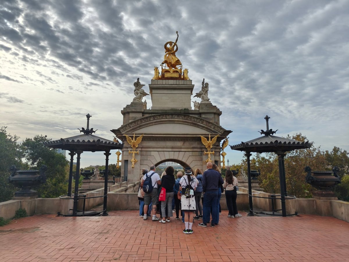 Arco del Triunfo de Barcelona visto desde el paseo