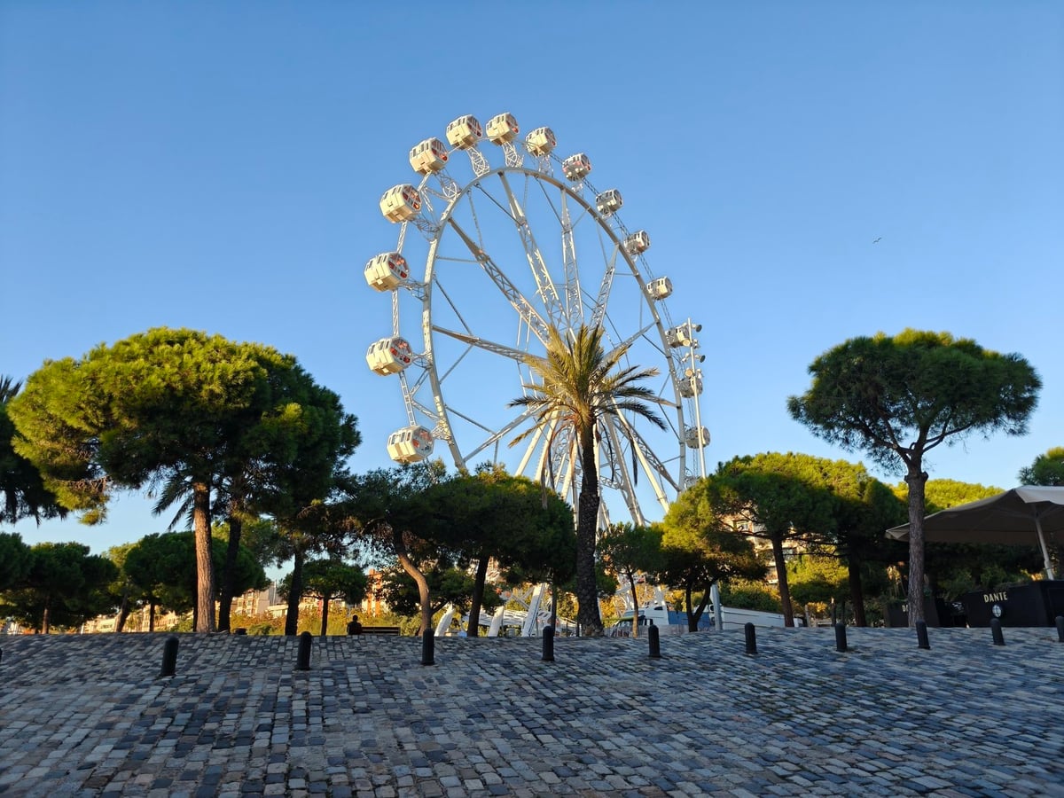 Noria en un parque urbano de Barcelona