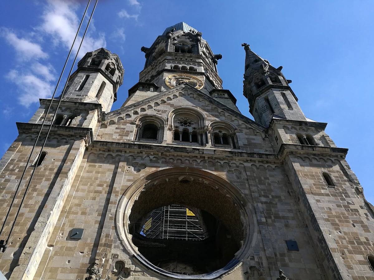 Fachada de una iglesia histórica de Berlín