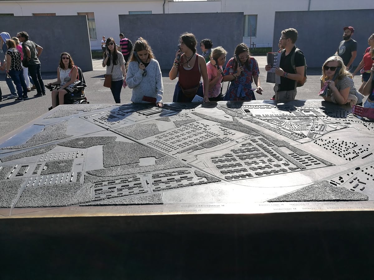Panel informativo en el Memorial de Sachsenhausen