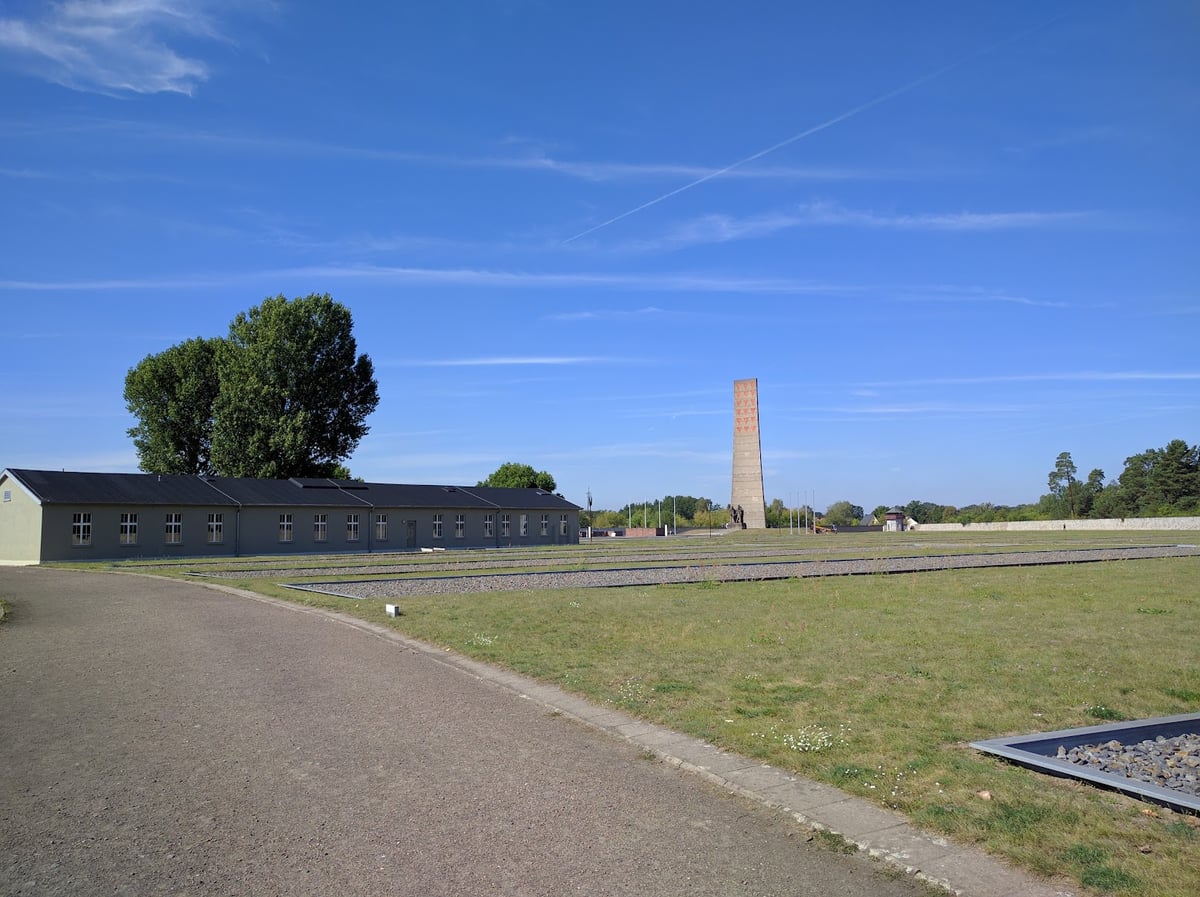 Panel informativo sobre Sachsenhausen