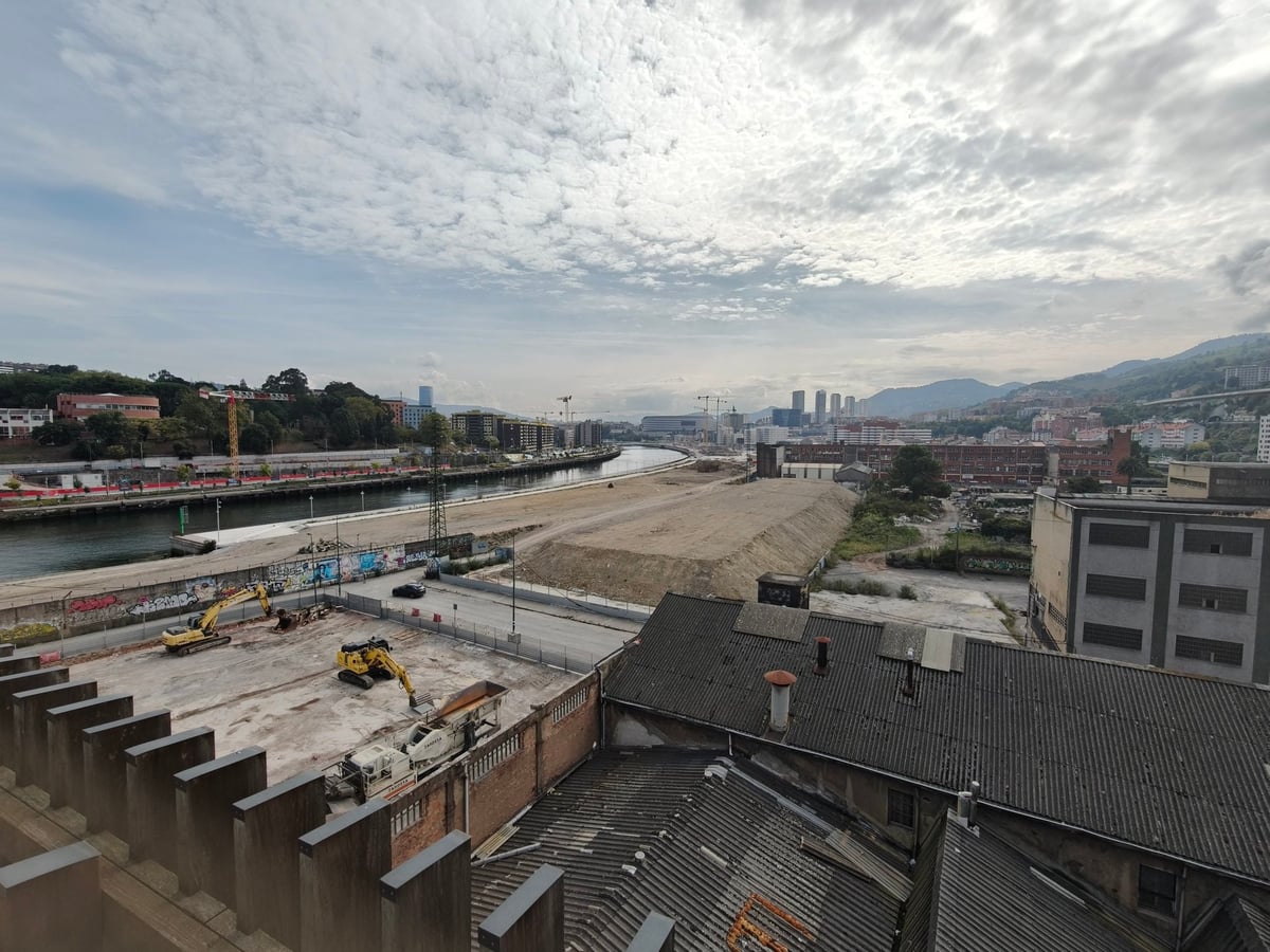 Vista de la isla de Zorrotzaurre desde la terraza del edificio Beta II