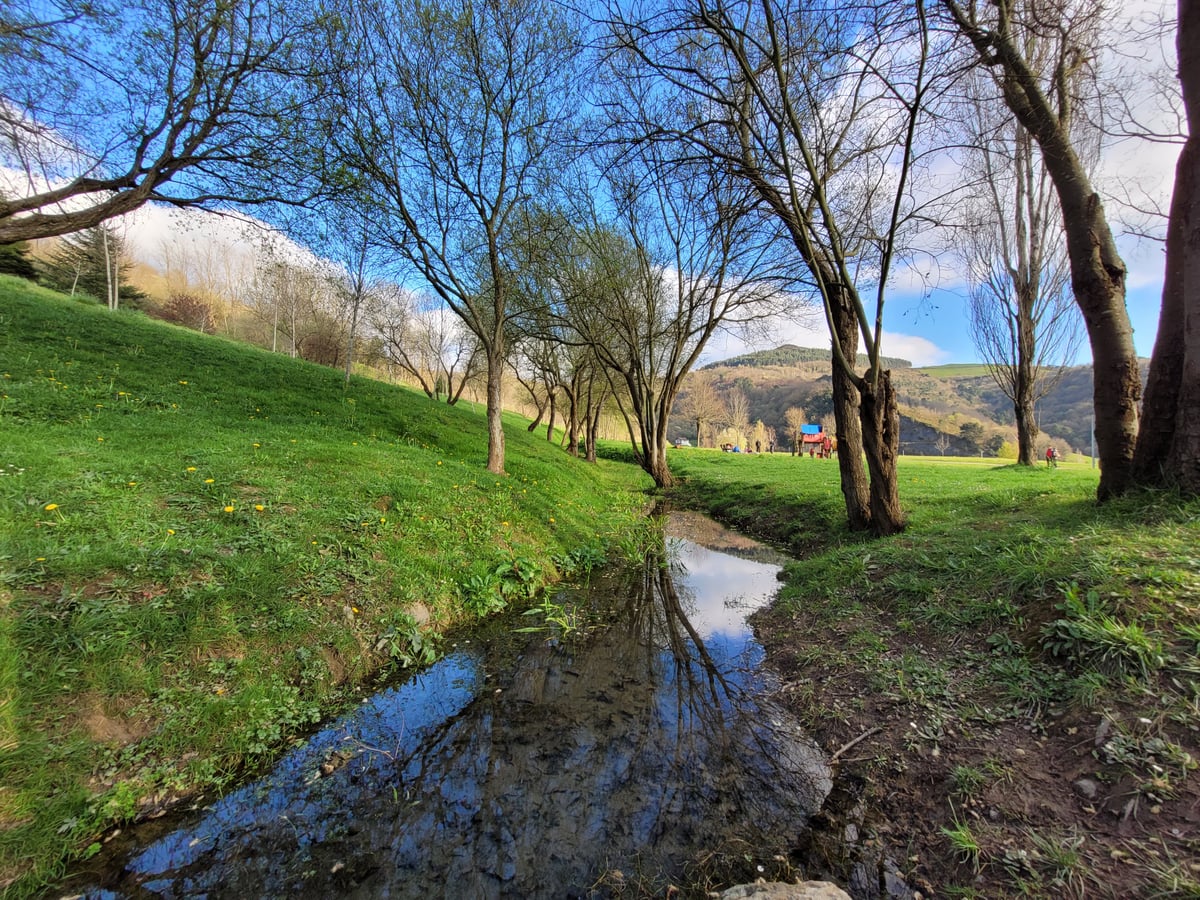 Fotografía de Parque de Montefuerte en un día soleado en Bilbao.
