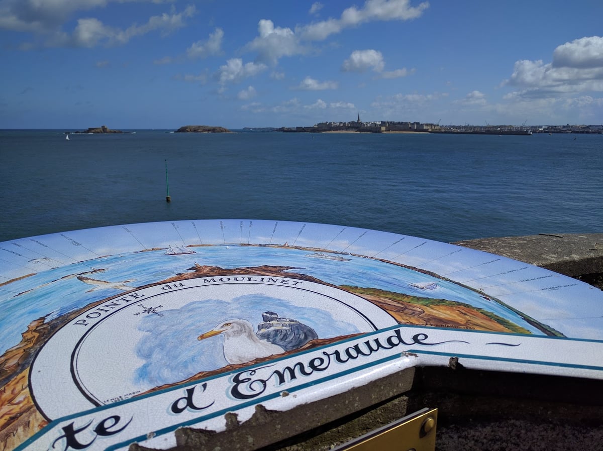 Paisaje, localidad, costa o monumento de Bretaña