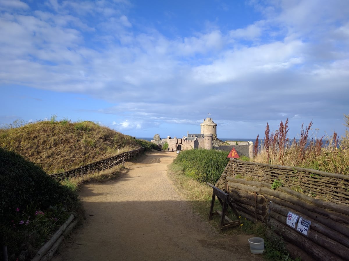 Paisaje, localidad, costa o monumento de Bretaña