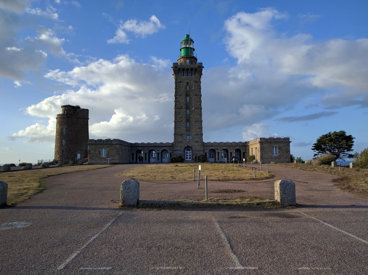 Paisaje, localidad, costa o monumento de Bretaña