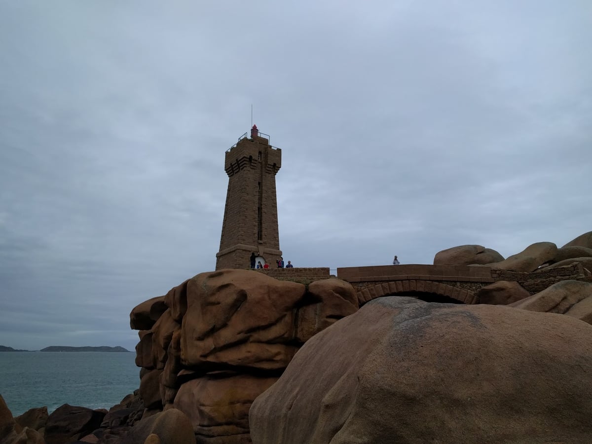 Paisaje, localidad, costa o monumento de Bretaña