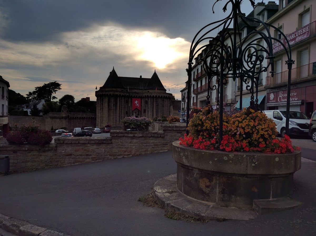 Paisaje, localidad, costa o monumento de Bretaña
