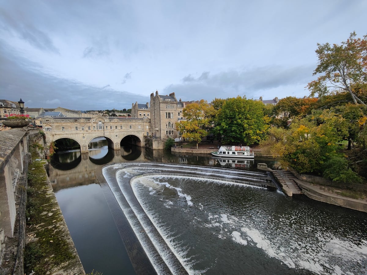 El Pulteney Weir, la presa en forma de herradura que es el rincón más fotografiado de Bath