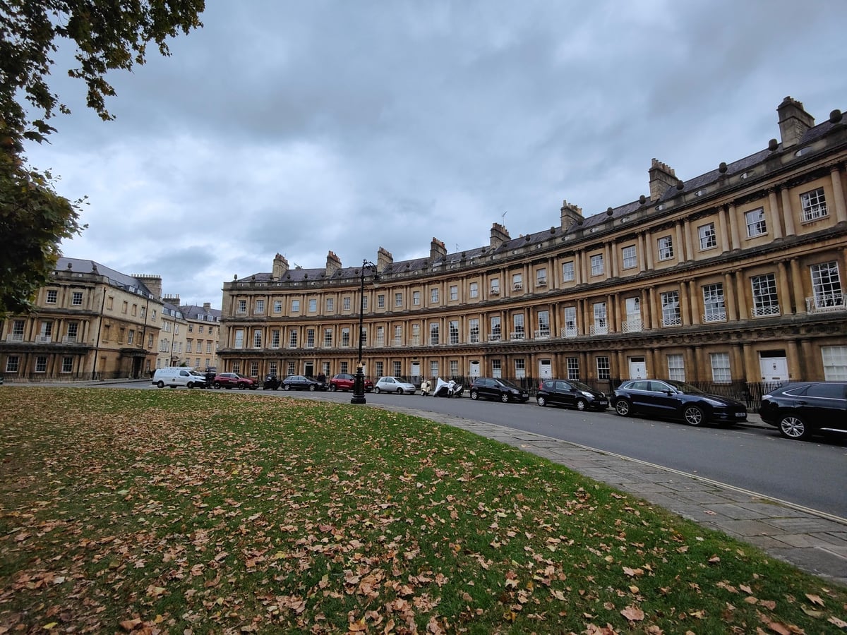 The Circus, la plaza circular georgiana de Bath que aparece en las adaptaciones de Jane Austen