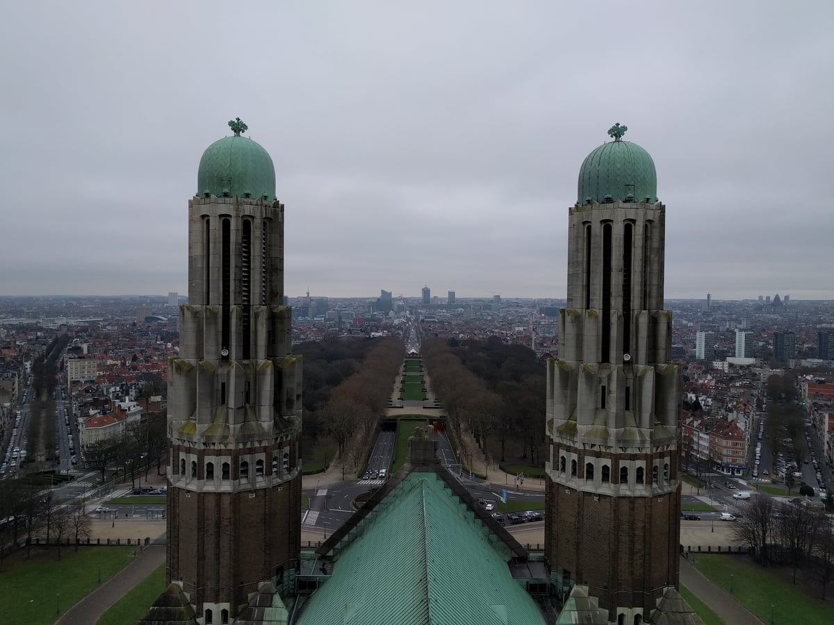 Detalle de la fachada de la Basílica del Sagrado Corazón de Bruselas