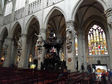 Interior de la Catedral de San Miguel y Santa Gúdula de Bruselas