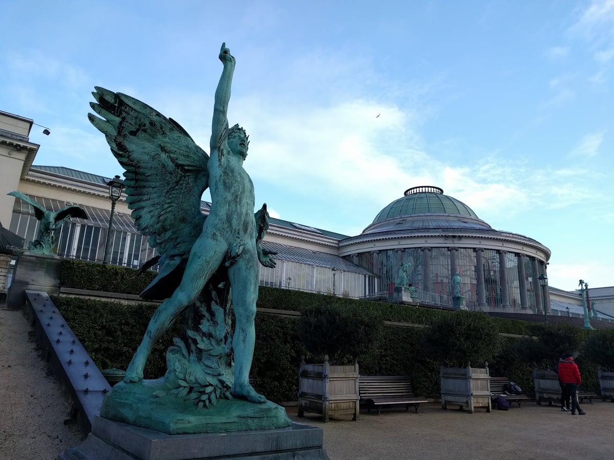 Estatuas y fuentes del antiguo Jardín Botánico de Bruselas
